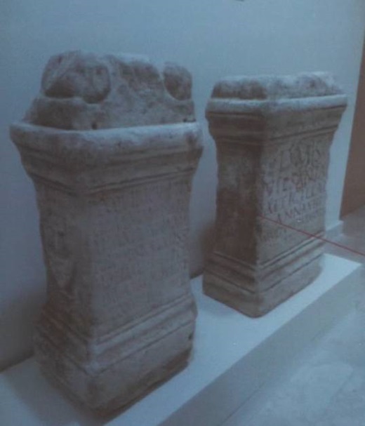 Aras funerarias romanas. Augusta Emérita / Itálica s. II D.C..